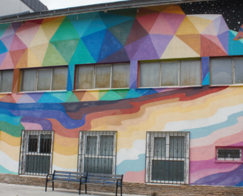Mural de Okuda San Miguel en la Casa de Cultura de Reinosa Mural de Okuda San Miguel en la Casa de Cultura de Reinosa